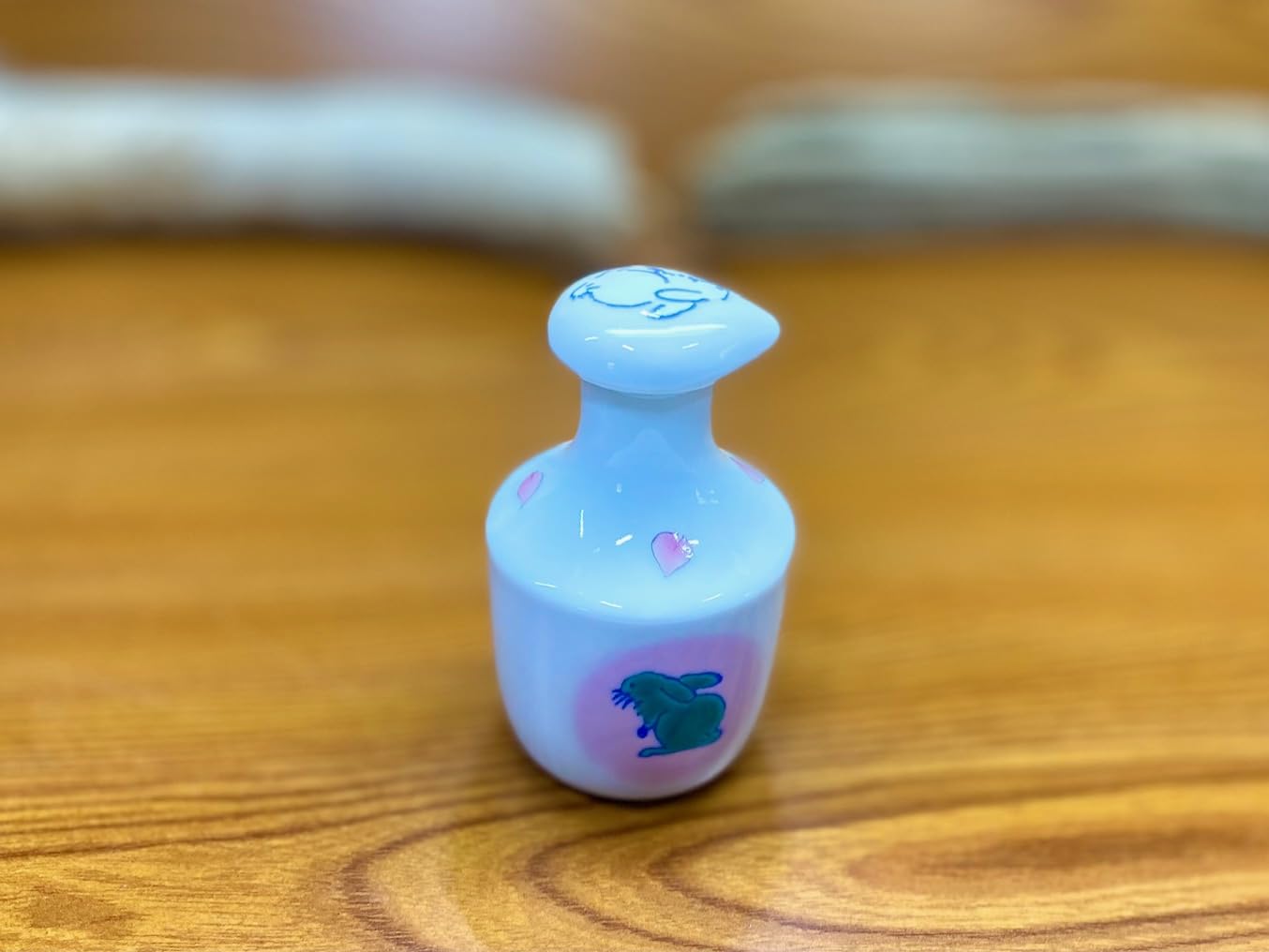 ??? Kutani soy sauce dispenser rabbit&cherry blossom feat.decorated base