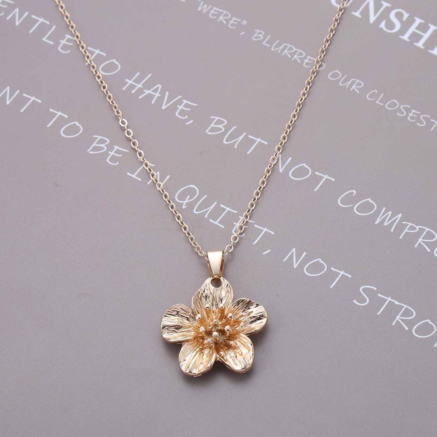 Bohemian Flower Choker Necklace Gold Floral Petal Chain Necklaces Hammered Metal Floral Pendant Necklace 3D Flower Petal Collar Necklaces Jewelry for Women - Image 3