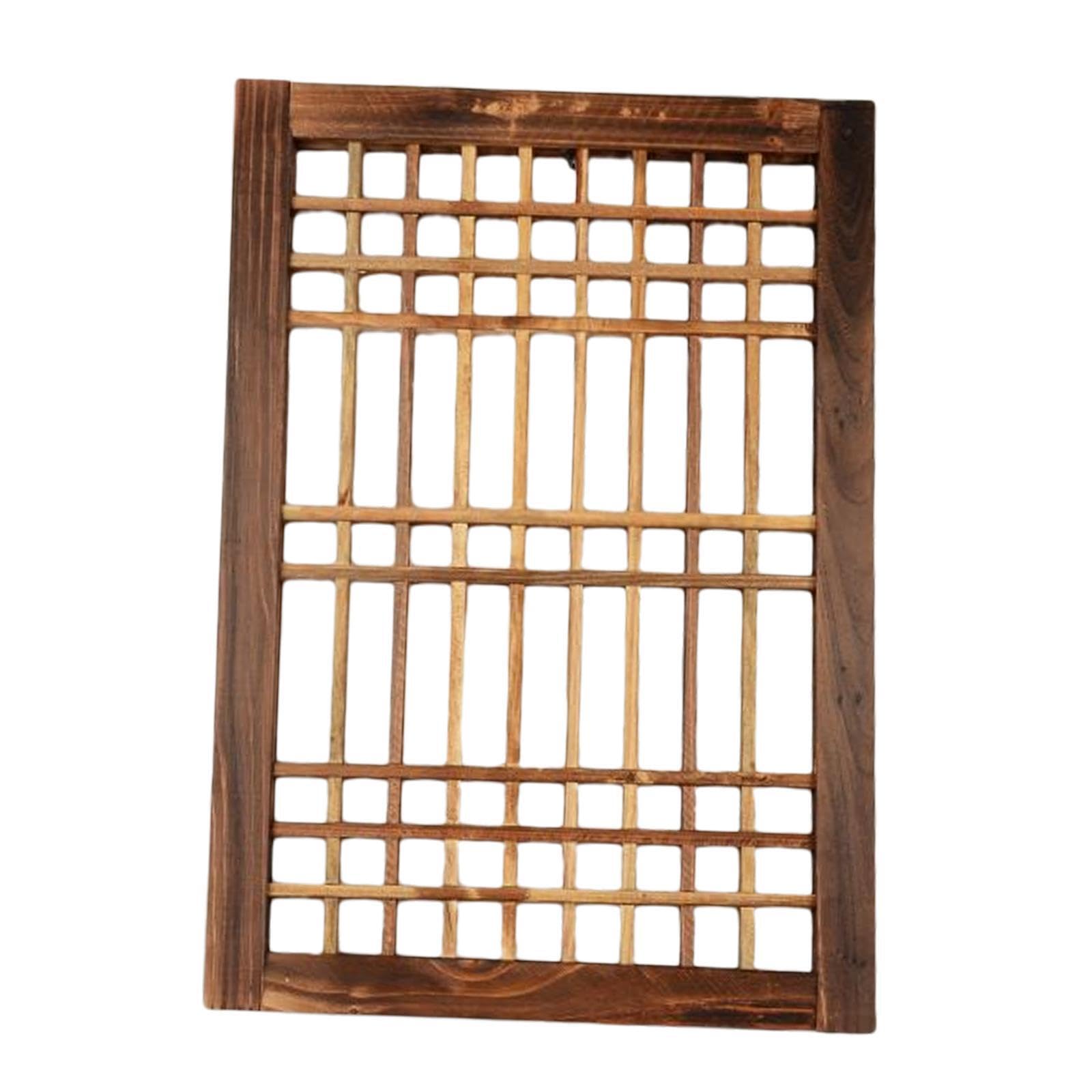 Decoración rústica de pared con formas de ventana tradicional