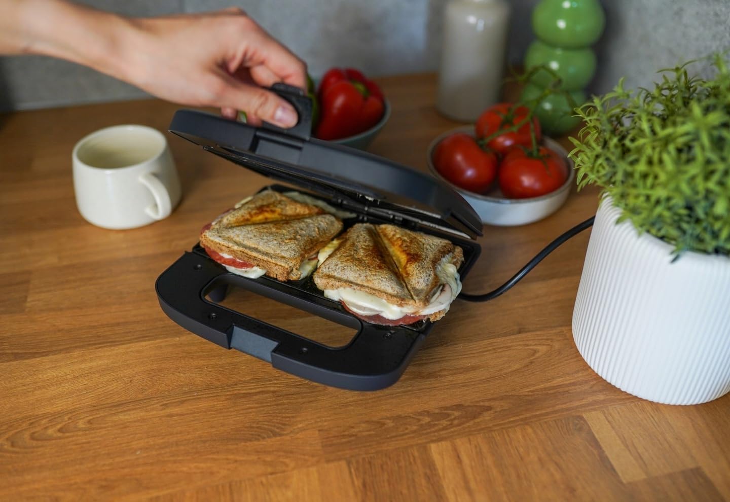 EasyBite Toster, opiekacz do kanapek, powłoka nieprzywierająca, 1000 W, trójkąty, czarny