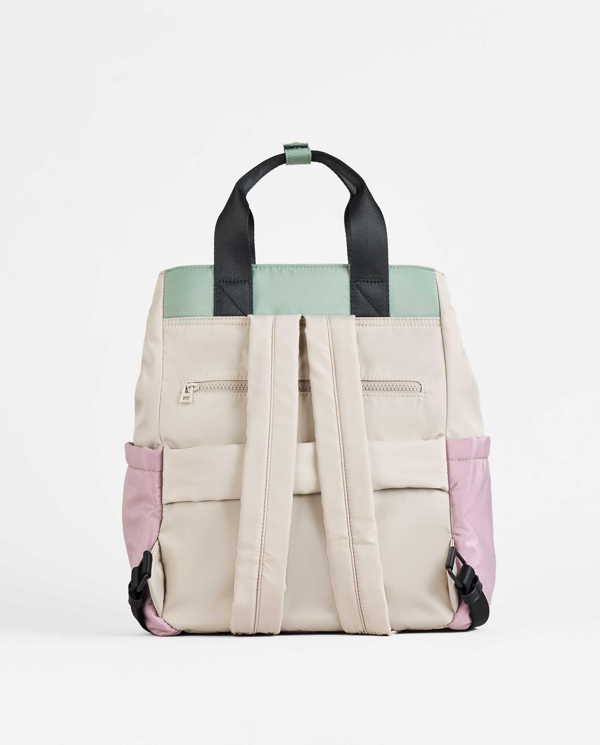 PACO MARTINEZ Mochila Traveller Multicolor para Mujer, Bolso Mochila para Portátil 13", Tamaño Grande, Asas Dobles, Color Gris, Malva, Verde Menta y Amarillo - 37x42x22 Centímetros