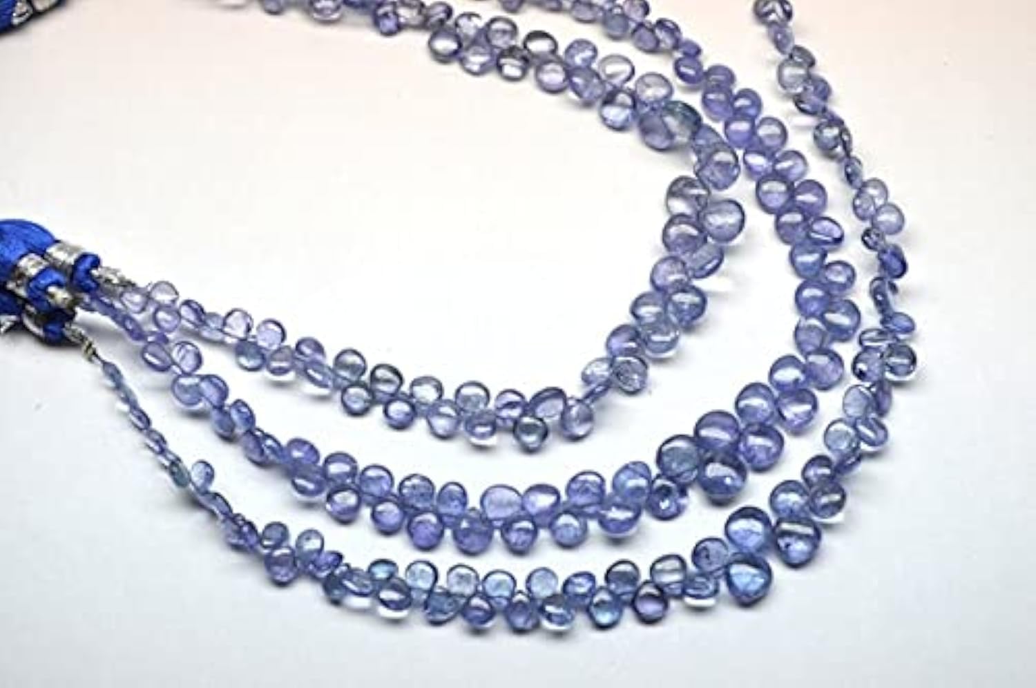 Tanzanite naturelle sans imperfections pour éviter les pierres ternes dans vos bijoux