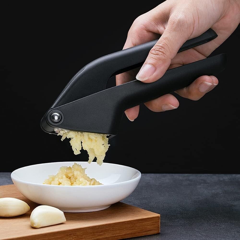 High Effective Garlic Press ，Garlic Masher, Food Masher, Garlic Press, Manual/Home Use, Kitchen Gadget for Mashing Garlic, Making Garlic and Ginger Press, Portable/Stainless/Push Type, Crushed Ginger