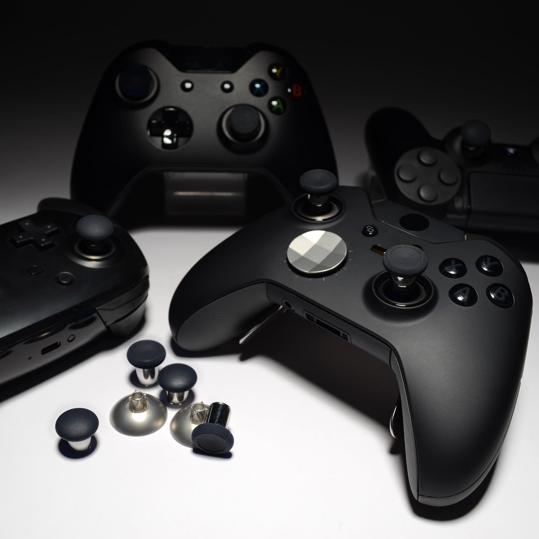 eXtremeRate Stick Analogique de Remplacement pour Xbox One Standard/X/S/Elite, Compatible avec PS4/Slim/Pro Manette, Joysticks Magnétiques en Métal 4 en 1, Noir