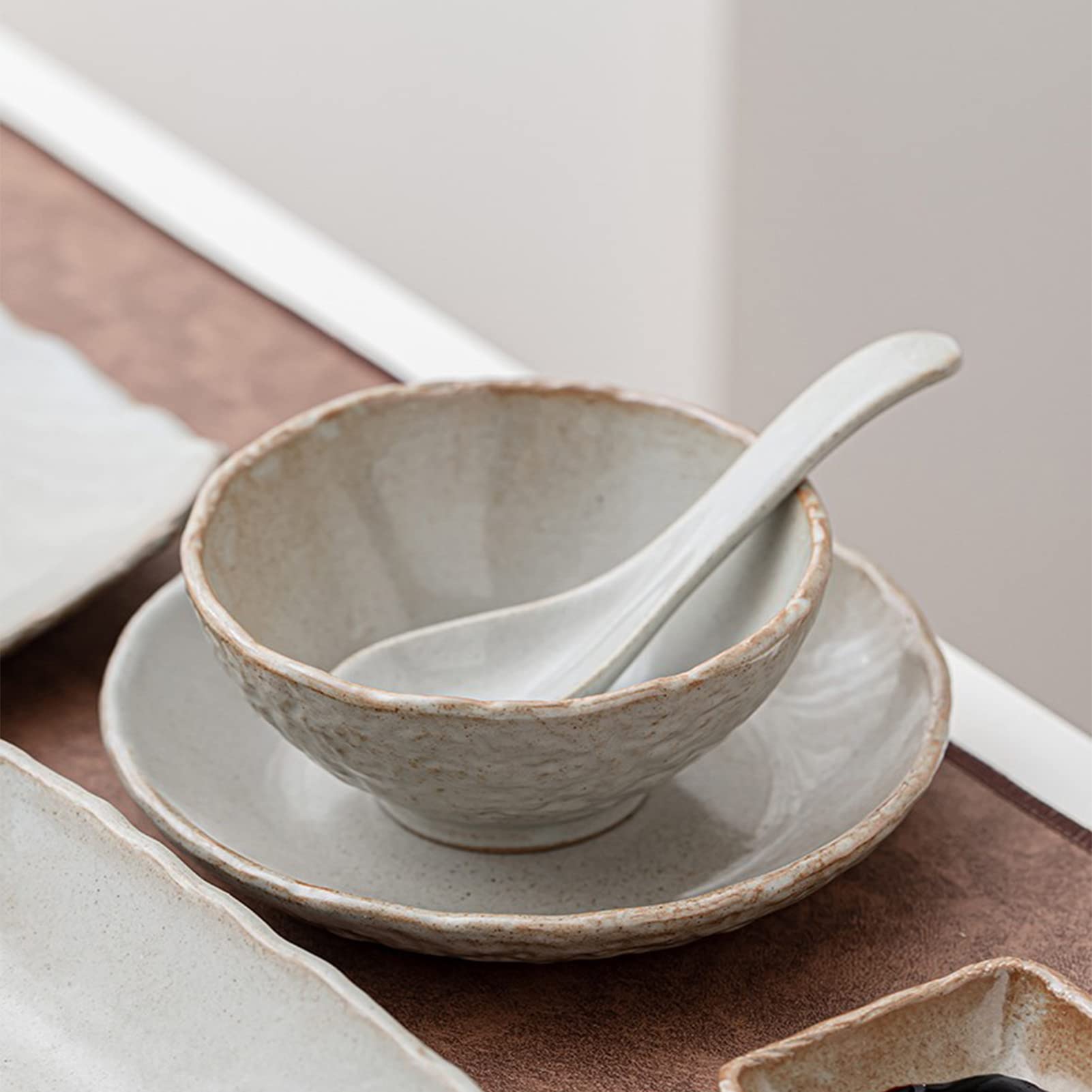 32 sztuki, porcelanowy zestaw obiadowy z talerzami płaskimi, talerzami deserowymi, miskami, łyżkami i spodkami, zestaw naczyń dla 4 osób, nadaje się do mycia naczyń