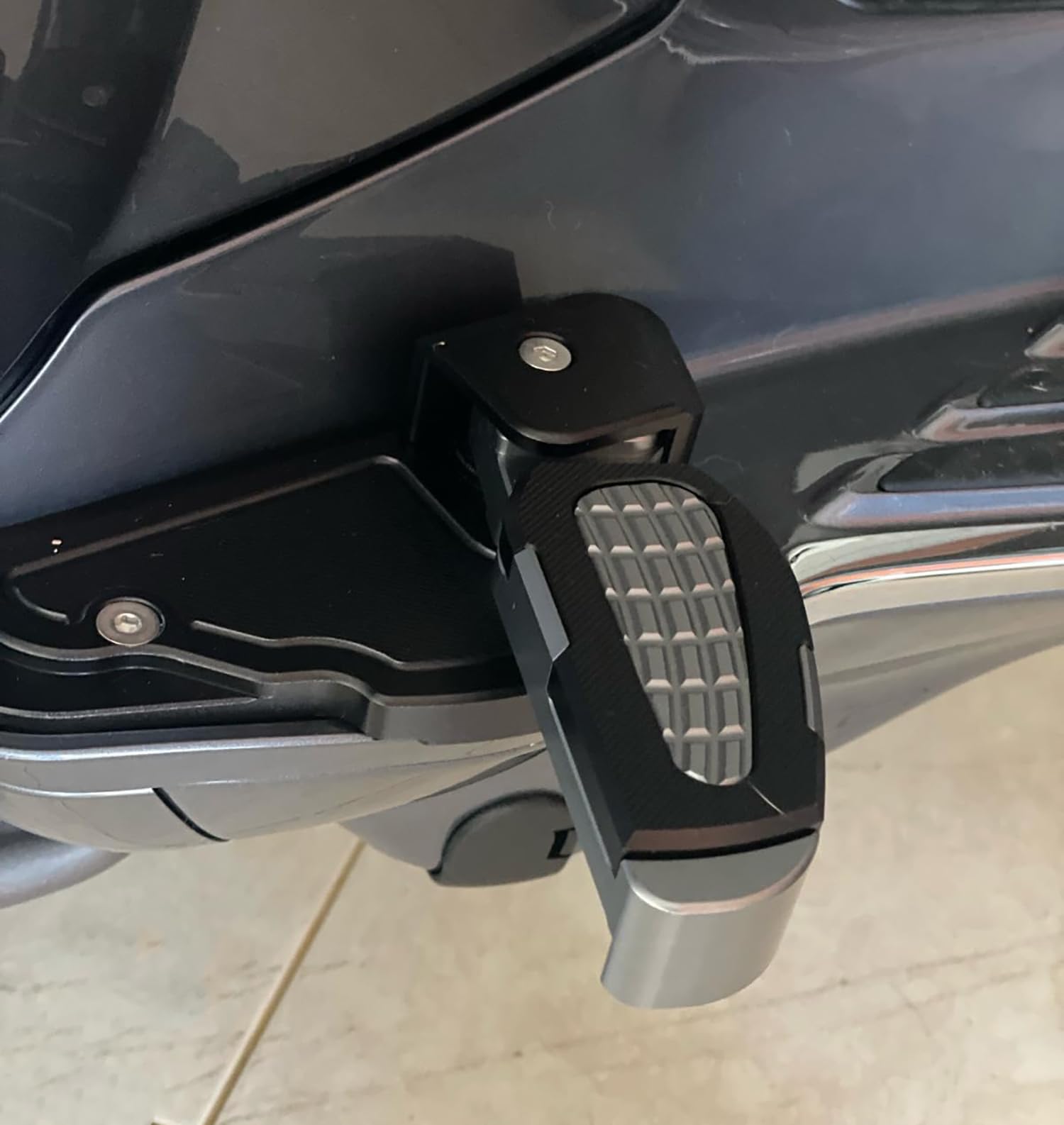Reposapiés para Primavera Prima Sprint 125 150 2017-2022 2023 2024 Plataforma plegable para el pasajero Extensión de pedal (Negro)