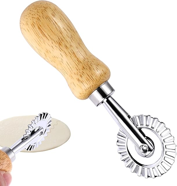 Prasacco Kółko do wycinania makaronu, tarcza do wykrawania ciasta, z długim drewnianym uchwytem, zaciskarka do pizzy Ravioli, do użytku domowego i kuchni, średnica 3,7 cm, PISADD621