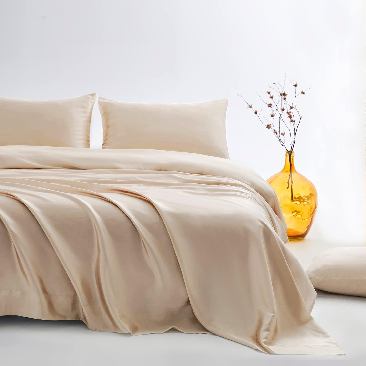 Satin Bed Sheets Set, 4 Pieces Cooling Soft and Wrinkle Hotel Luxury Silky Bedding Set, 1 Deep Pocket Fitted Sheet, 1 Flat Sheet, 2 Pillowcases (King, Champagne)