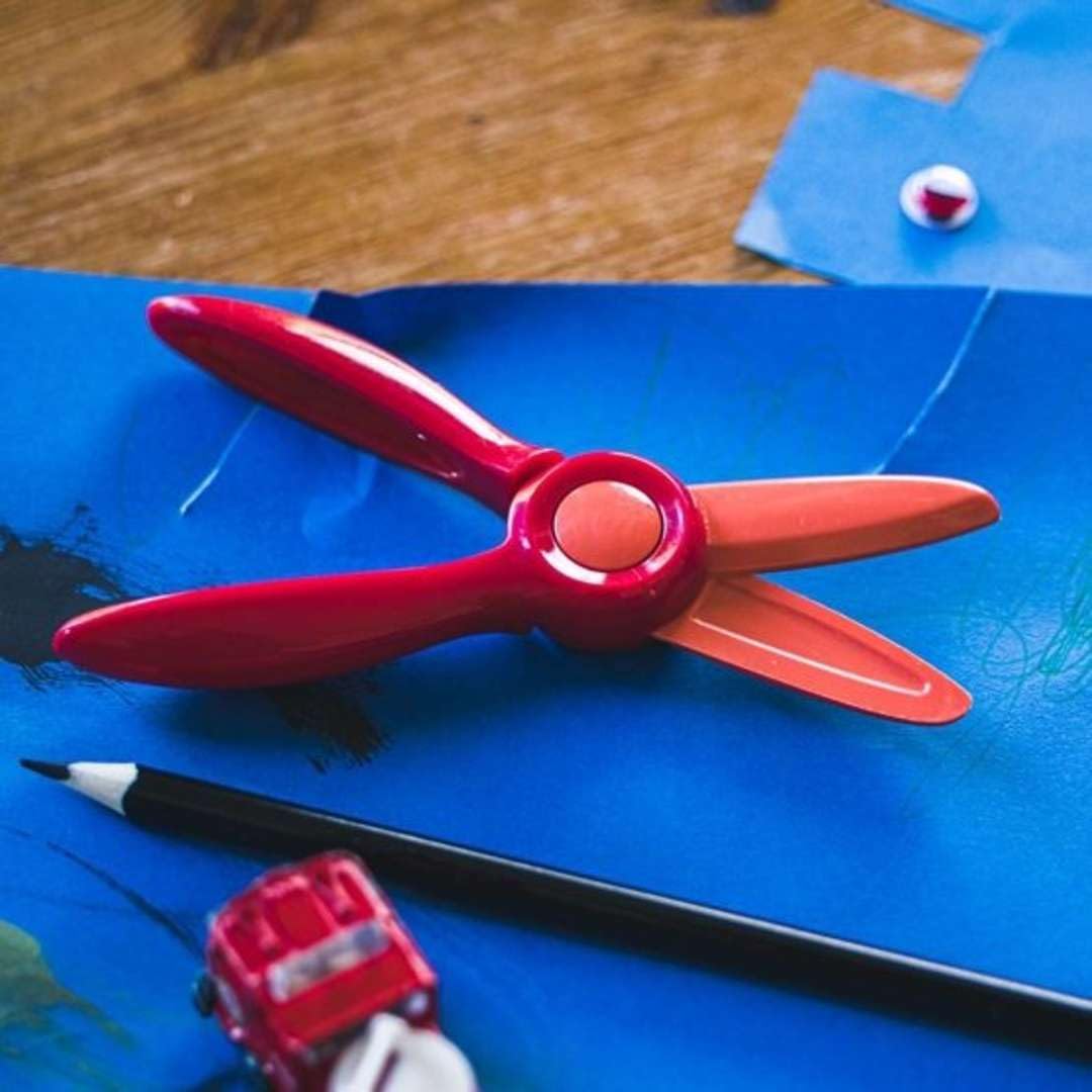 Fiskars Tijeras para niños, A partir de 2 años, Para aprender a cortar, Longitud: 13 cm, Hojas y mangos de plástico, Rojo, Starter, 1064065
