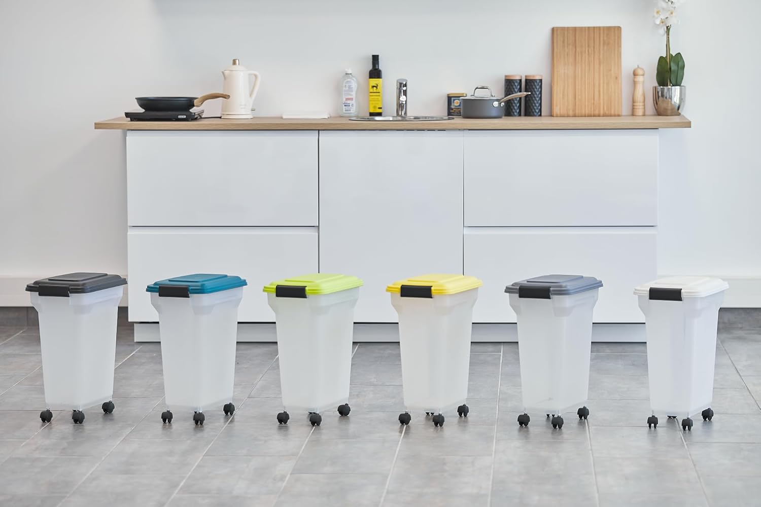 Iris Ohyama Airtight Dog Food Storage Container with Wheels, 20L/7.5kg, Gray, Hermetic Seal, Plastic Bin with Lid, For Pet and Cat Food, Dry Treats and Kibble Box, BPA Free, ATS-M