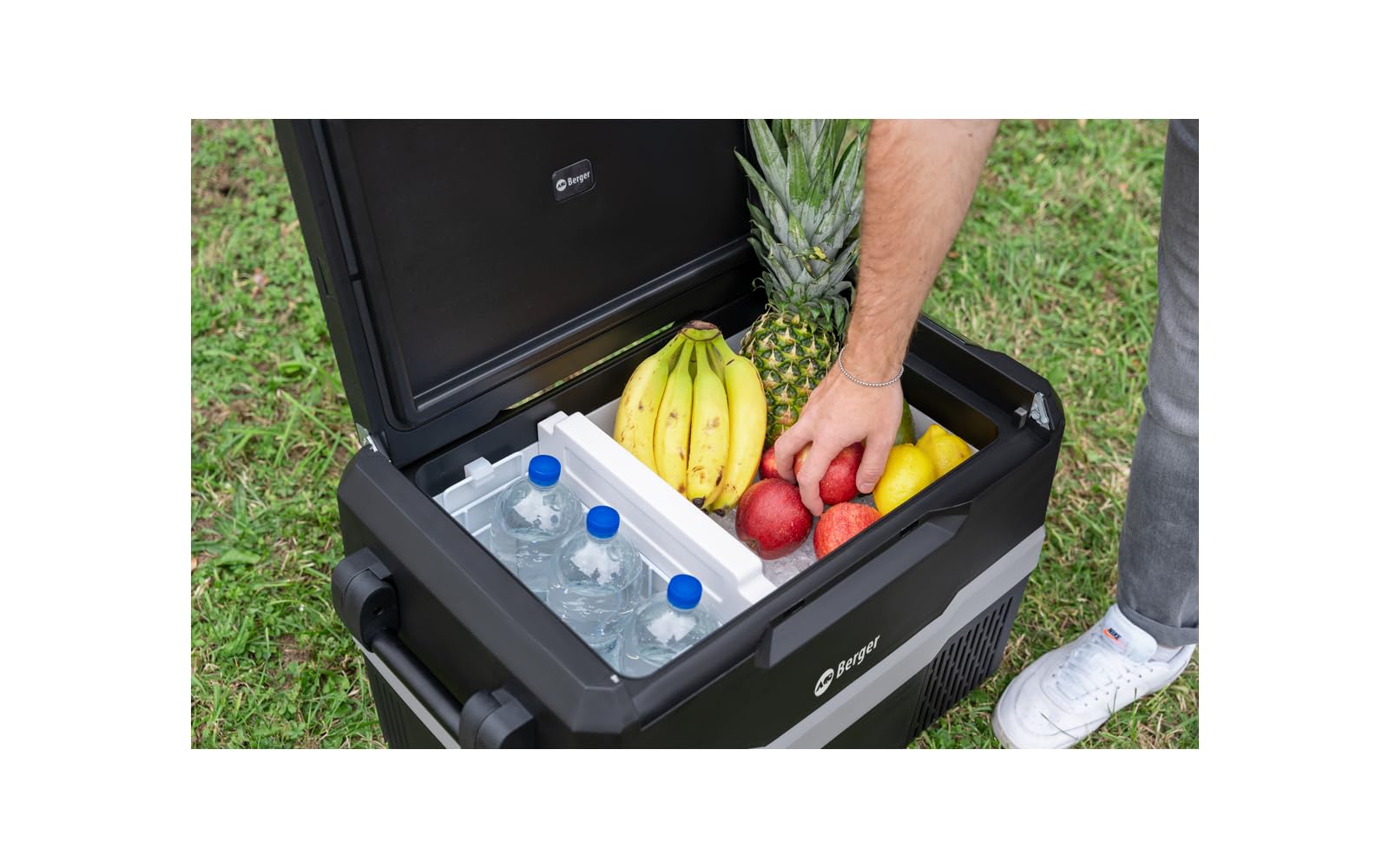 BERGER Tragbare Kompressor Kühlbox 12/24 V | Elektrische Kühlbox ideal für Camping mit Elektronischer Anzeige | Leistungsstarke Kühlung 20L,40L,45L | Perfekt für Reisen bei jedem Wetter (DMC 45 Liter)