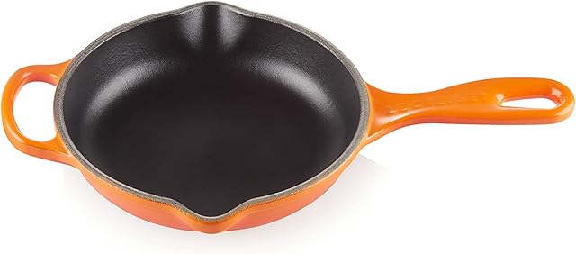 Le Creuset Signature Cast Iron Skillet, With helper handle and two pouring lips, 16 cm, Volcanic, 20182160900422