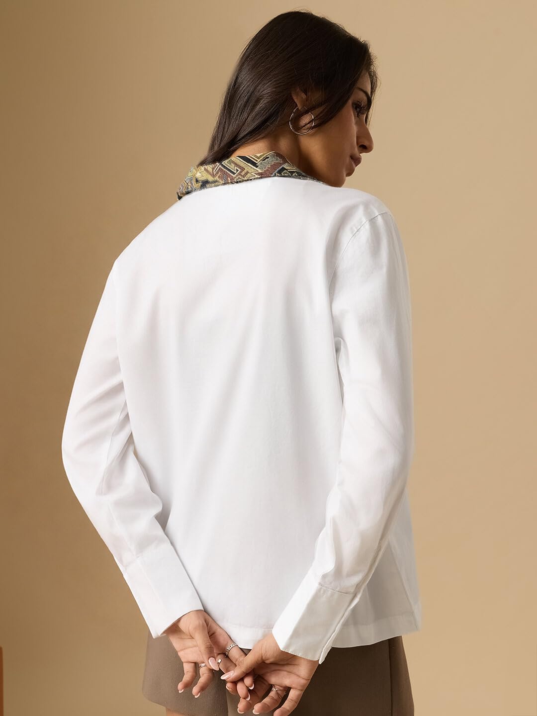 The Souled Store Easy Solids: Prism - Camisa de manga larga para mujeres y niñas, cuello abierto, color blanco, de algodón liso, ajuste relajado