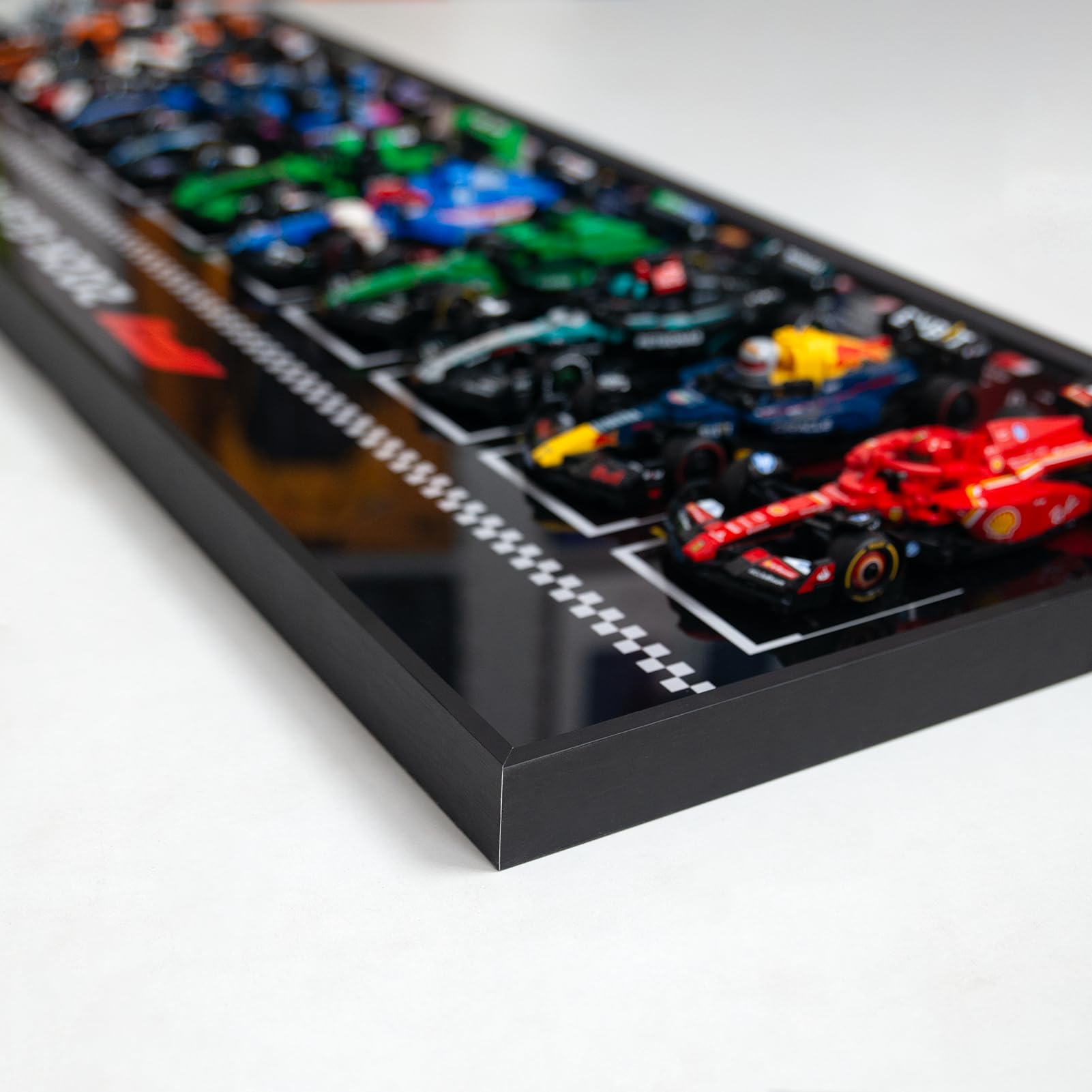 Wandhalterung Display Kompatibel Mit Lego F1 Speed Champions,110x40cm Wall Mount Wallboard Rahmen Für 11Rennwagen(77242-77252, 77258, 77259)(Kein Modell enthalte) Frame für Sammlerzimmer & Büro