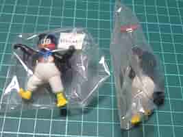 Amazon.co.jp: つば九郎 プチッと 2種類セット : Toys & Games