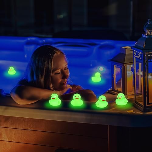 Miniatura 6 de Deekin 200 patos de goma de 2 pulgadas que brillan en la oscuridad a granel verdes chirriantes de verano iluminados para tina, juguete flotante para