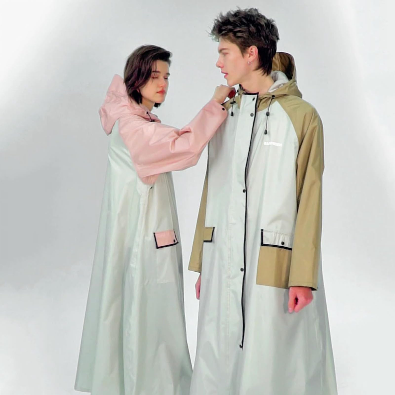 Poncho Pluie Imperméable Adulte Unisexe Léger Respirant Réutilisable Cape de Pluie Femme Homme avec Capuche Ponchos et Capes Imperméables Randonnée Veste Poncho Impermeable Velo Manteaux Impermeables
