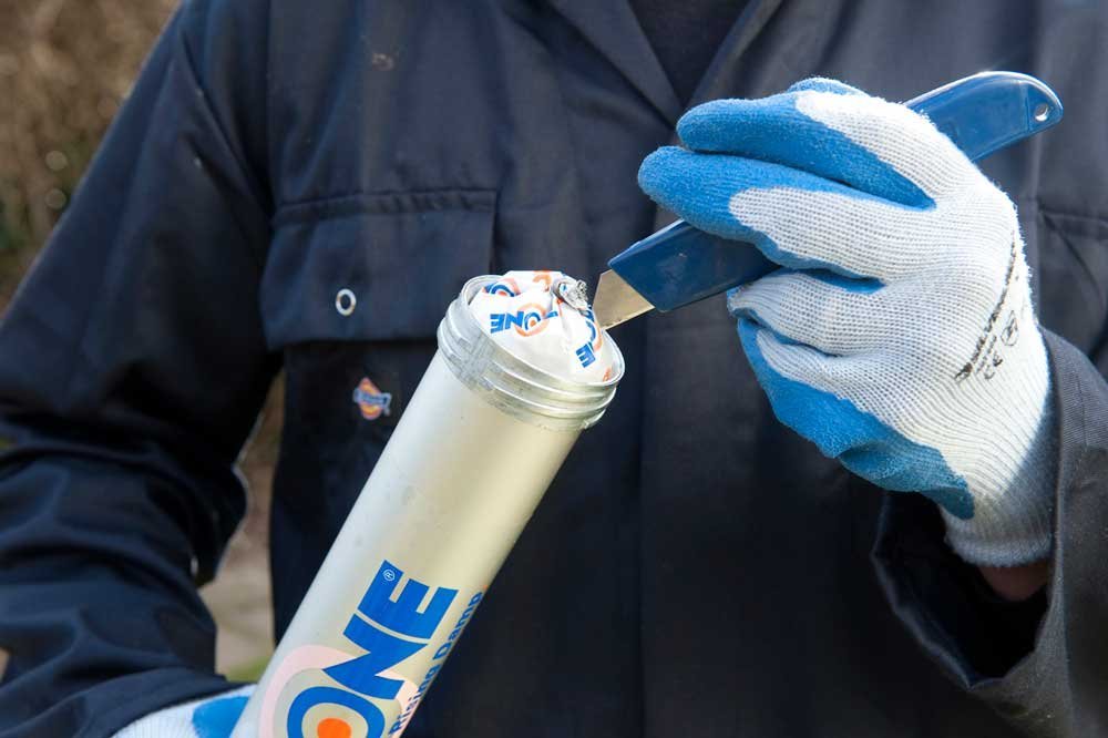 Dryzone Horizontalsperre Injektionscreme 600 ml - Gegen feuchte Wände und aufsteigende Feuchtigkeit - WTA zertifiziert - Feuchtigkeitssperre fürs Mauerwerk, auch für Kellerwände