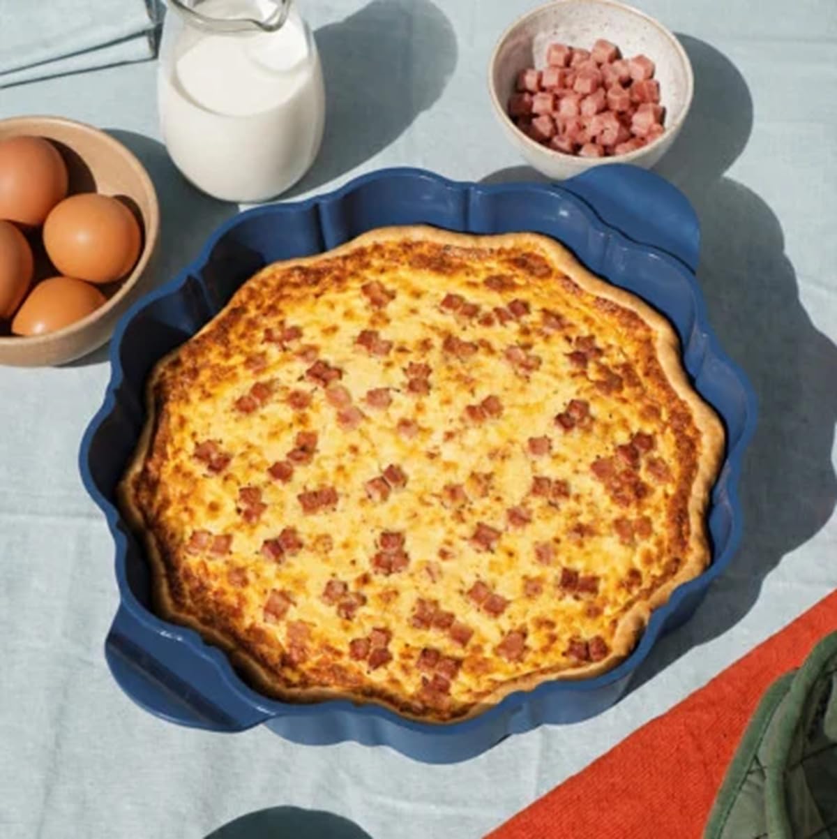 COOKUT, Le Formidable Plat à Tarte avec coupe tarte - dimension 29 cm - couleur Myrtille (bleu)