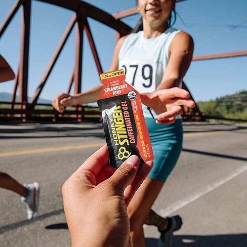 Miniatura 6 de Honey Stinger Paquete variado de gel energético orgánico con cafeína, 12 paquetes de cada uno de caramelo salado con leche y kiwi de fresa, sin