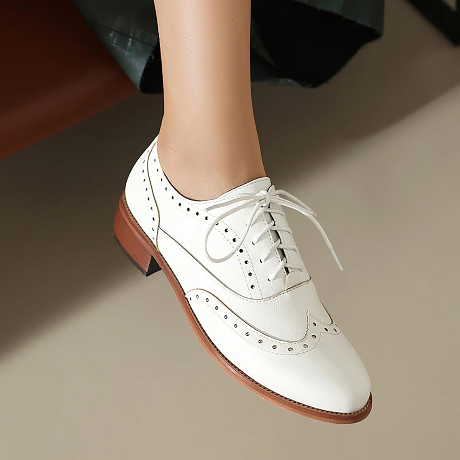 Women's Leather Wingtip Low Chunky Heel Oxfords Vintage Lace-Up Comfort Brogue Saddle Shoes Casual Breathable Business Dress Work Shoes