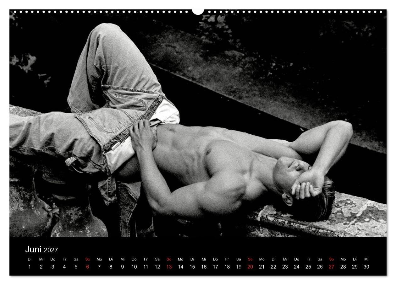 CALVENDO - Traummänner Männerträume (Wandkalender 2027 DIN A2 quer), Monatskalender: Querformatiger Monatskalender mit 13 schwarzweissen Fotos von träumenden Traummännern