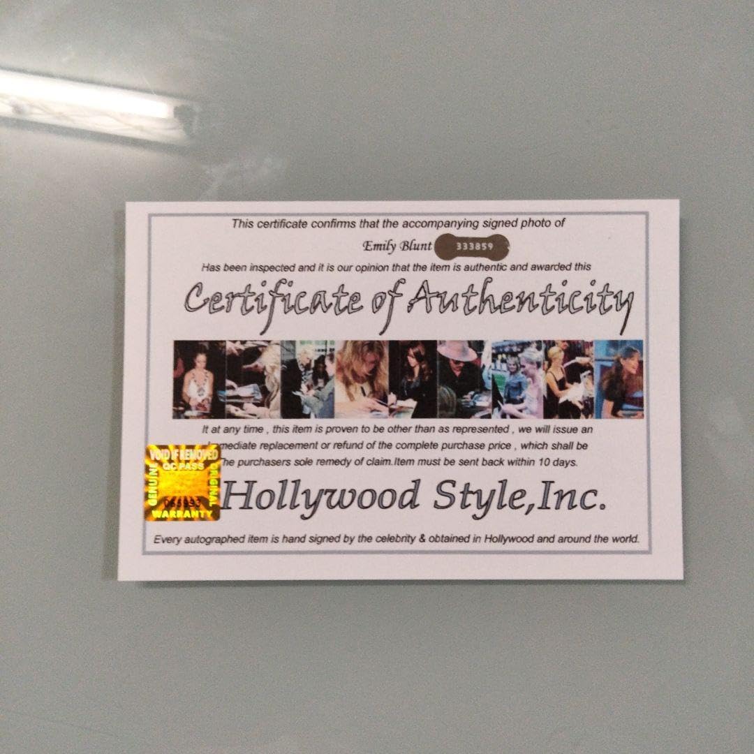 Amazon.co.jp: エミリーブラント直筆サイン入り2lサイズ写真‥メリー  