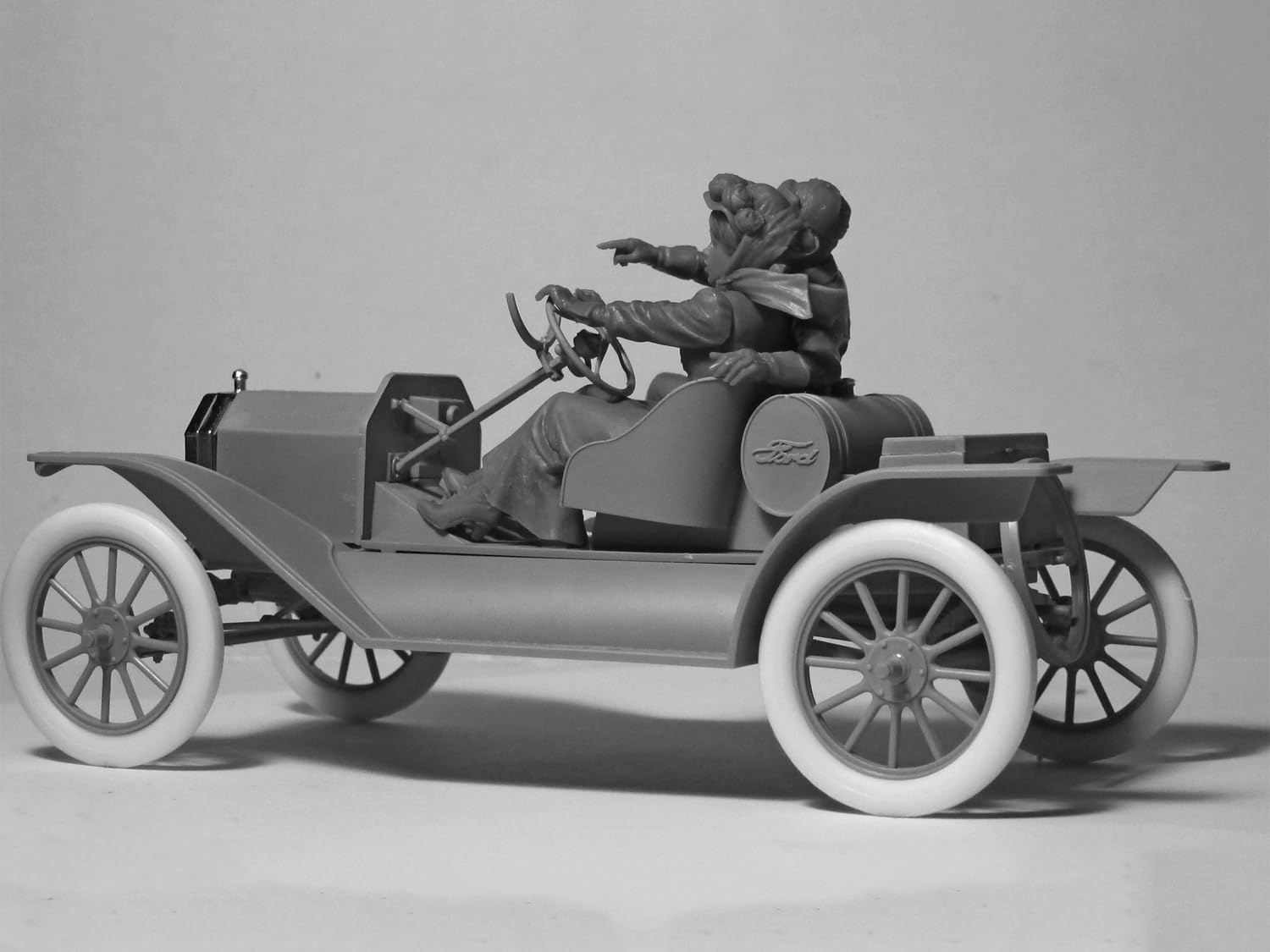 【極美品】1/18 アーテル プレシジョン100フォード モデルTスピードスター Amazon | ICM 1/24 T型フォード 1913 スピードスター w/ドライバー
