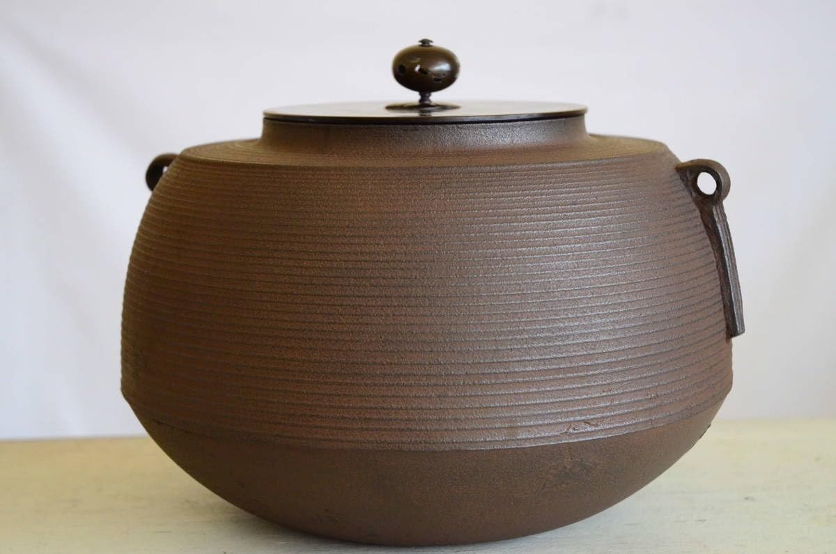 Amazon.co.jp: 山形釜師名工菊池正直糸目地文釜銅蓋共箱共布