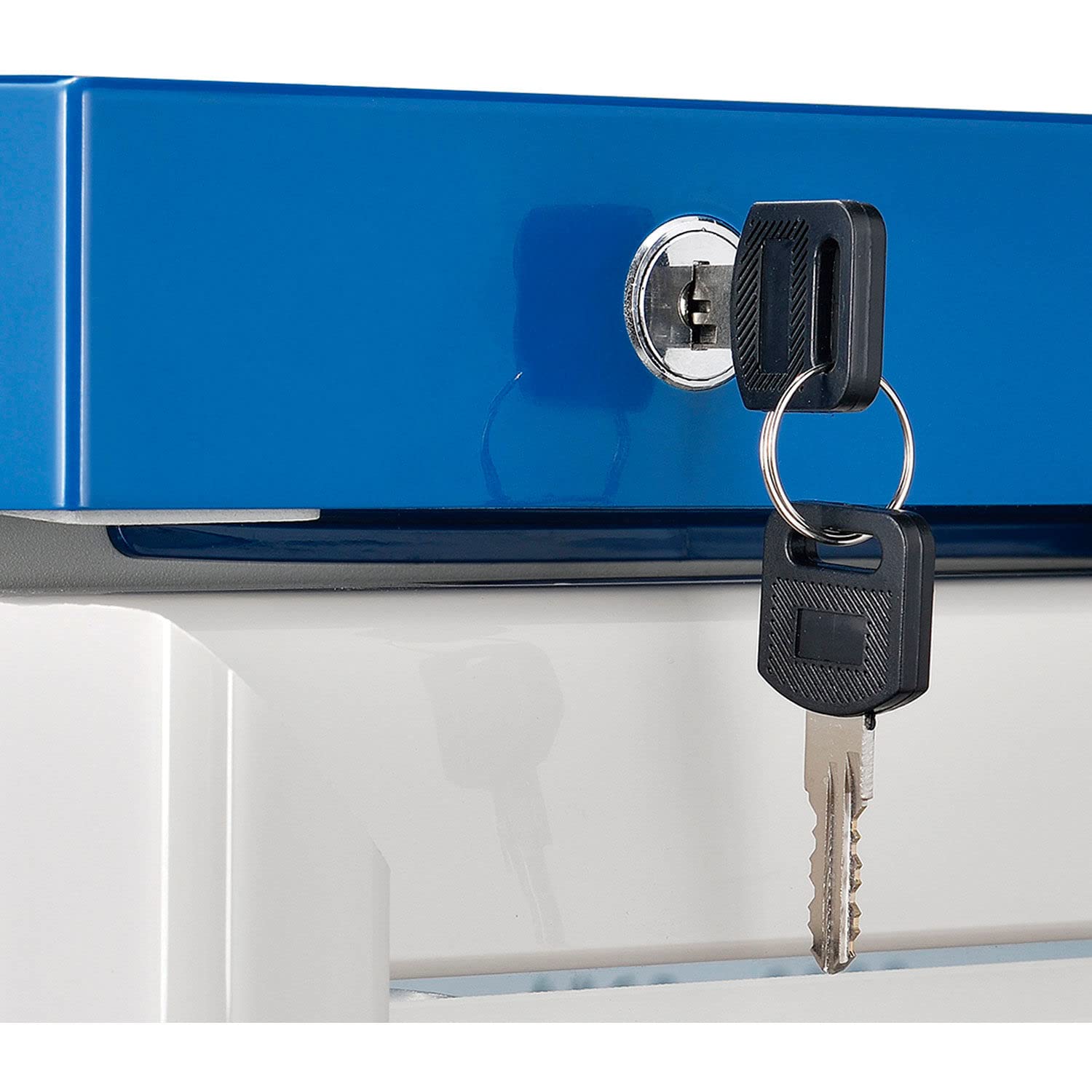 Global Industrial Undercounter Laboratory Refrigerator, Solid Door with Key Lock, 4.2 Cu.Ft. Capacity, 2°C to 8°C Temperature Range, 115V, Medical and Lab Use