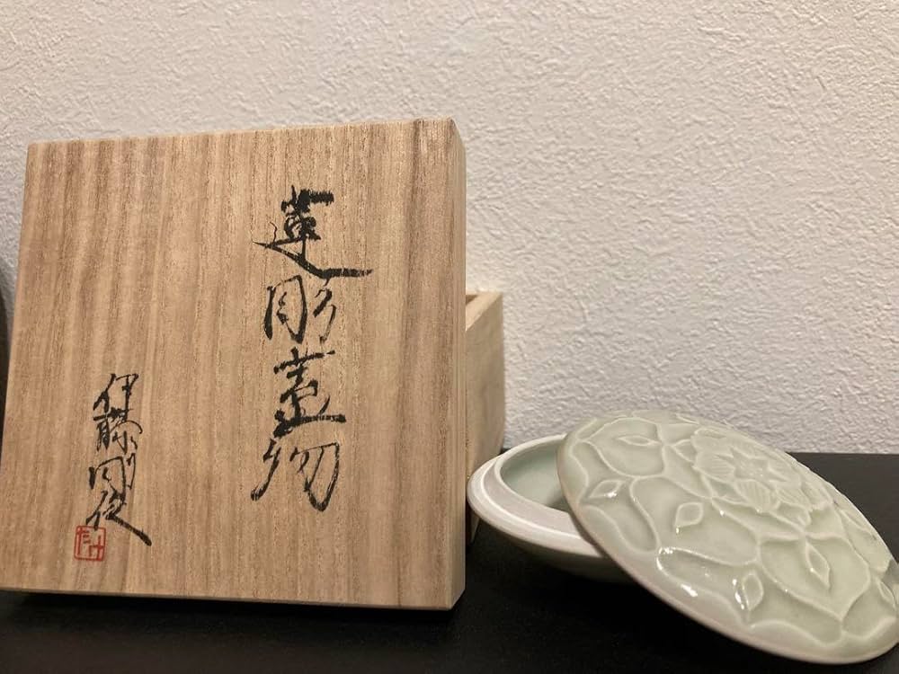 Amazon.co.jp: 伊藤剛俊さん 蓮彫蓋物 益子焼 共箱付 : 文房具