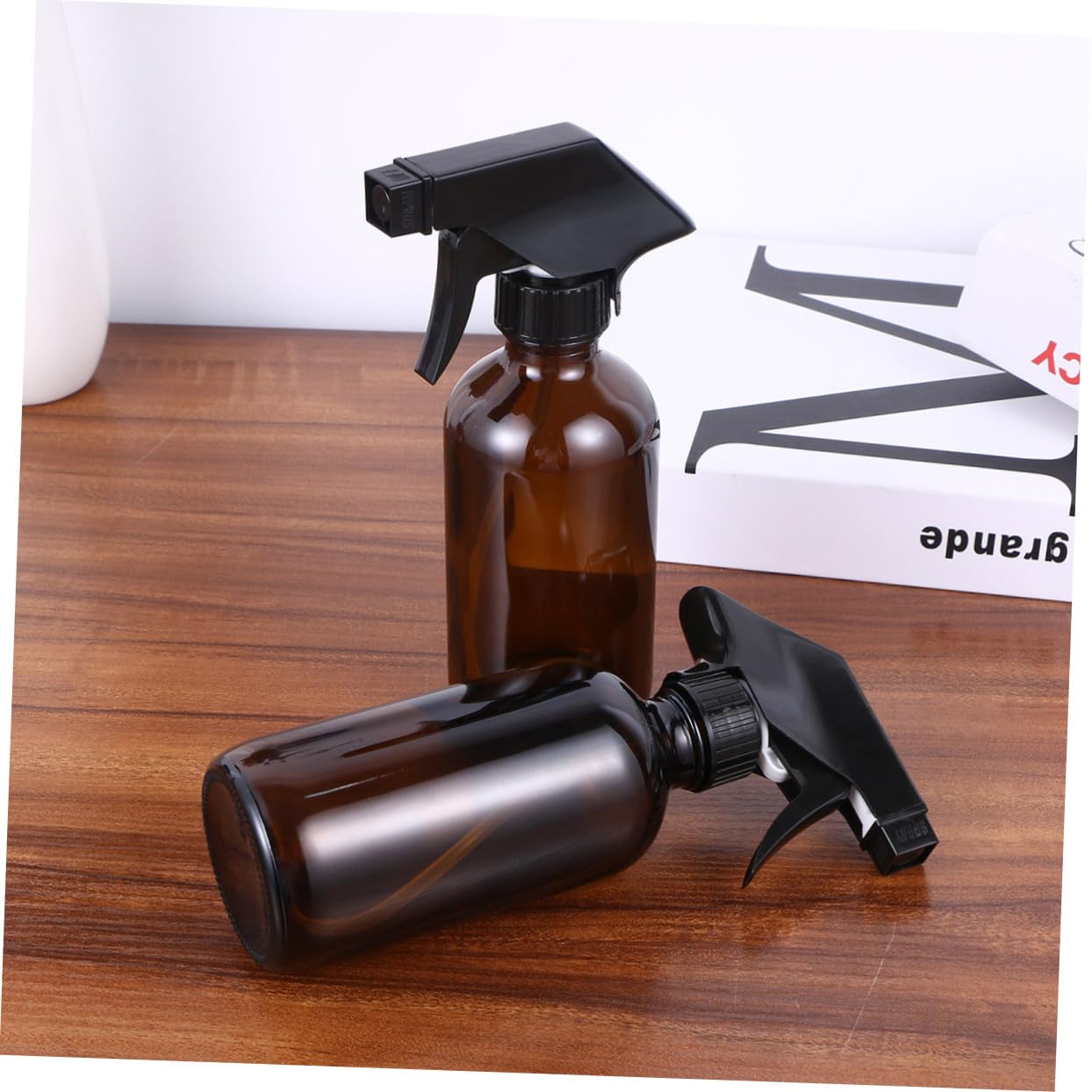 Alipis Glas Sprühflaschen für Aromatherapie und Flüssigkeitsabfüllung 4 Stück 250ml Braun aus Glas und Pp Nachfüllbare Wassersprüher Leicht zu Bedienen und Zeitsparend
