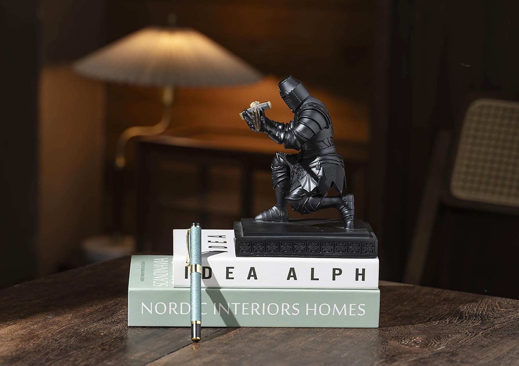 Templar Vanguard Soldat Stiftehalter Bleistiftständer Schreibtisch-Organizer und Zubehör als Geschenk für Mittelalter-Krieger-Enthusiasten (Schwarz)