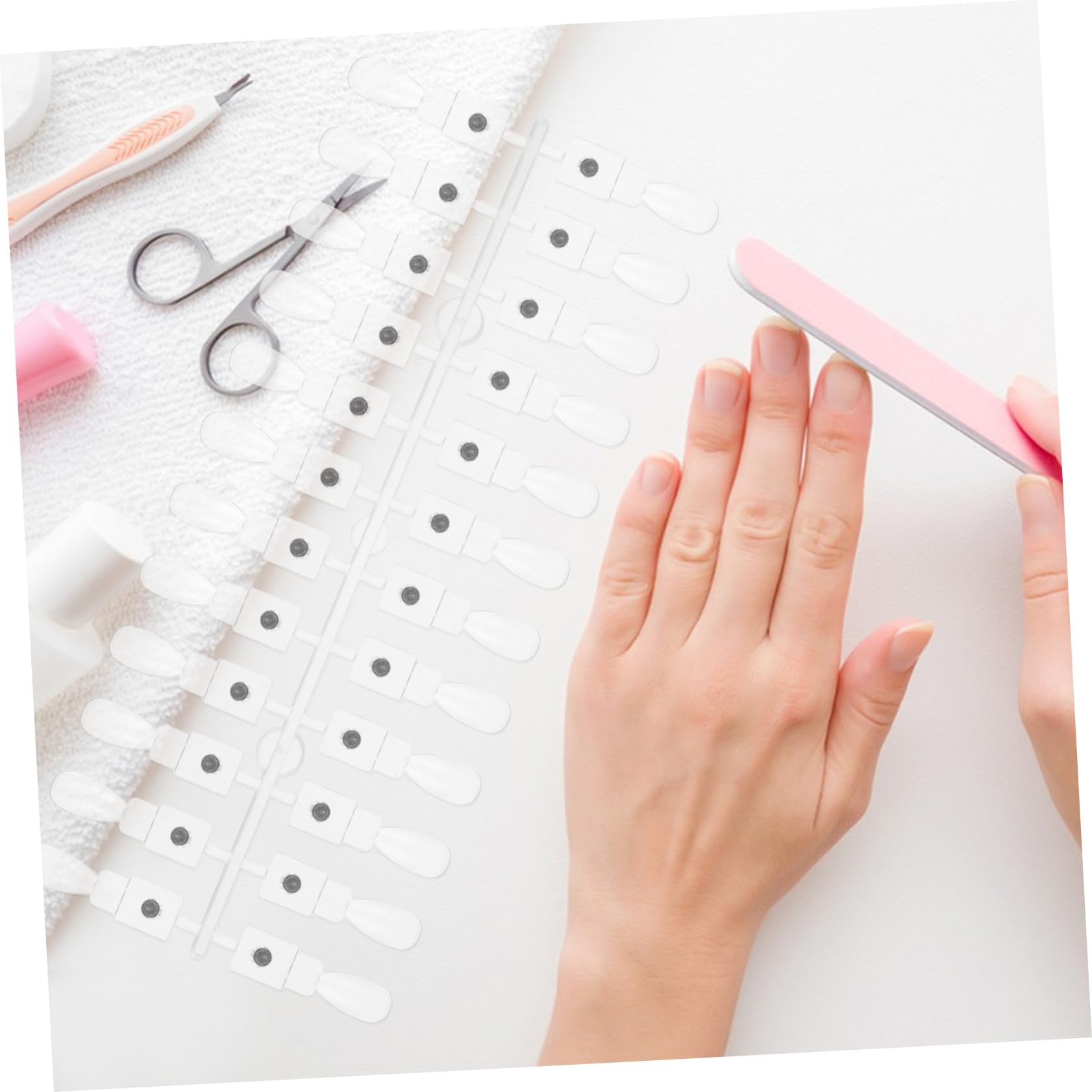 FRCOLOR Carte Magnétique Pour Vernis À Ongles 48 Pièces Présentoir D'Échantillons Palette De Pointes Pour Pratique Nail Art Débutants Studio Et Usage Domestique