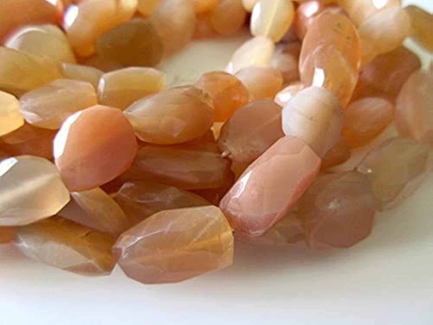 LKBEADS Brzoskwiniowy kamień księżycowy kubek, kamień księżycowy fasetowane koraliki samorodki, naturalny kamień szlachetny, ogromny 13 mm do 19 mm, sznurek 40 cm