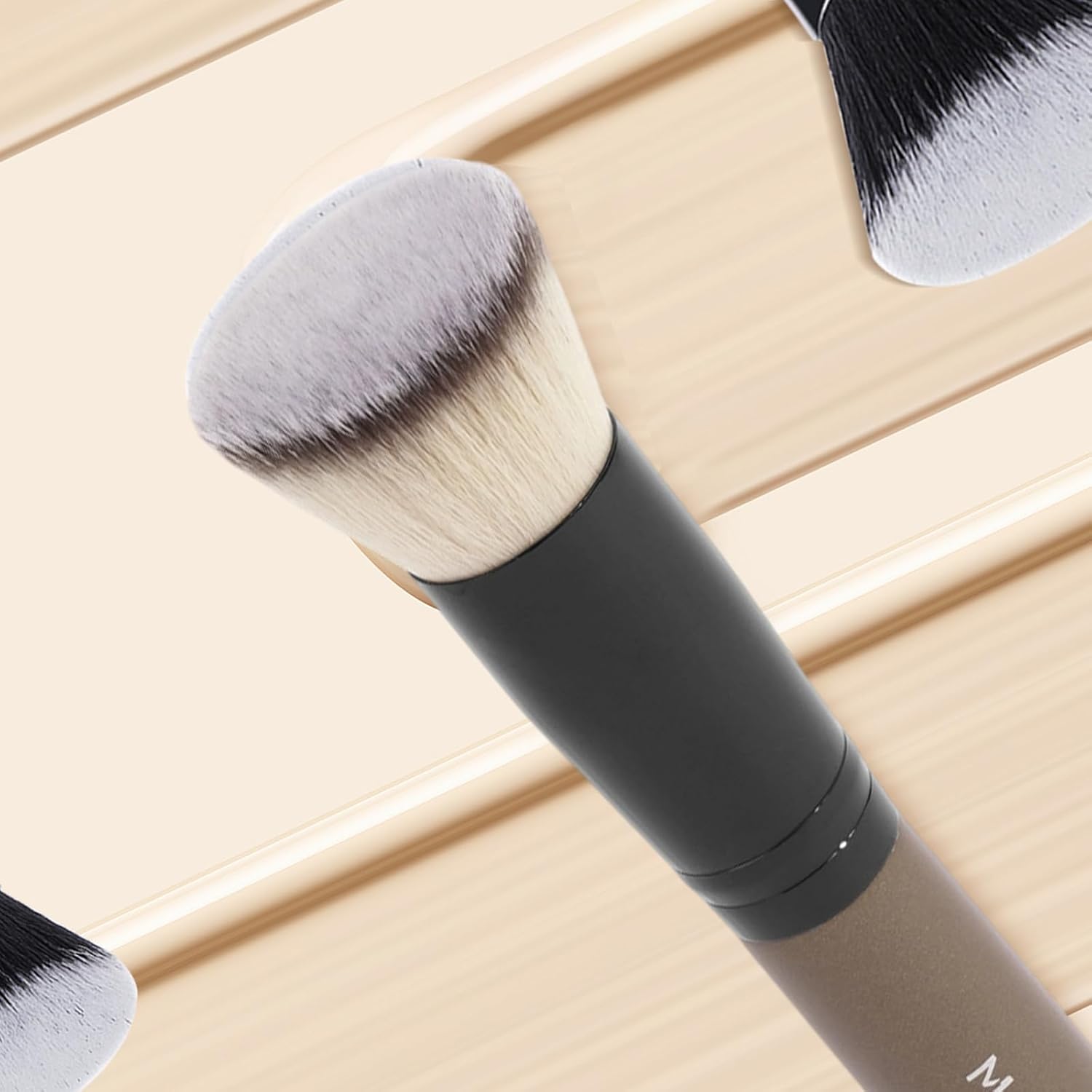 1 Pcs Flat Top Kabuki Foundation Brush for Liquid Cream and Powder Makeup Polishing Blending and Face Brush, Black