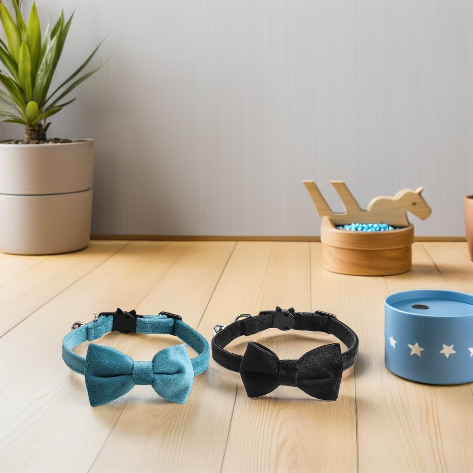 UPKOCH 4 Stück Teiliges Samtiges Katzenhalsband mit Glocke und Schleife Verstellbares Kätzchenhalsband für Kleine Haustiere Sicherer Abwurfverschluss Modisches Katzenzubehör für Alltag