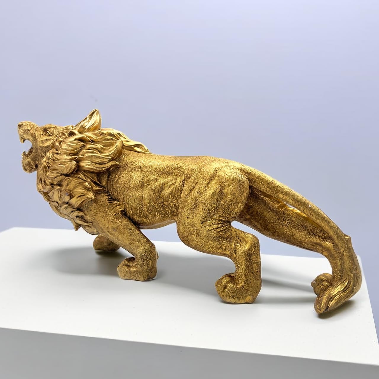 Statua di leone da 33 cm, scultura in resina, regali da collezione per gli amanti del leone, decorazione per la casa, accessori da scrivania, decorazione da giardino, decorazione per esterni, oro