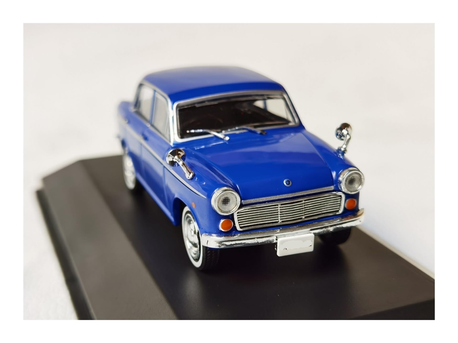 Amazon | ミニカーモデル 1:43スケール 日産 ダットサン ブルーバード