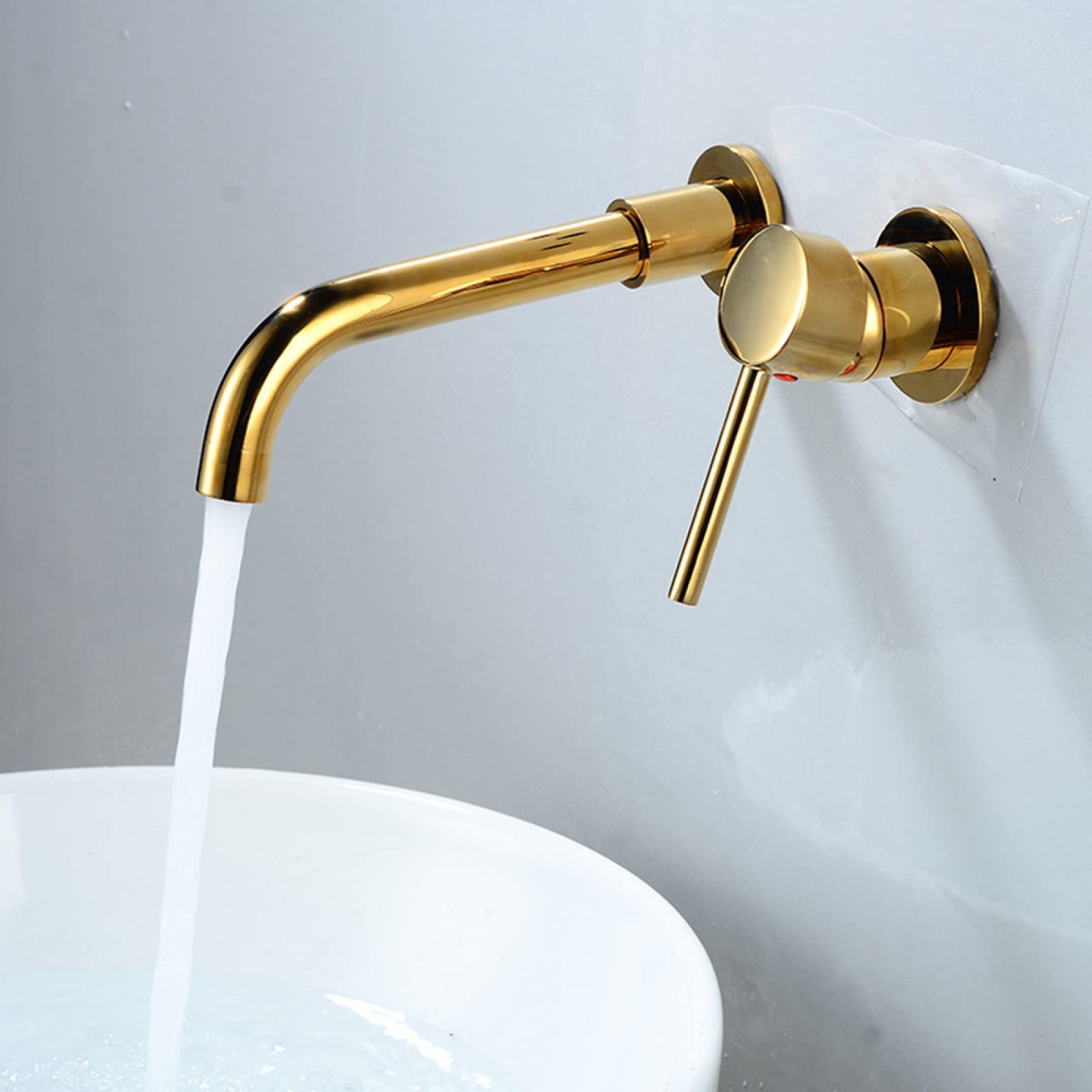 Robinet de lavabo de salle de bain mural doré à commande unique chaud froid