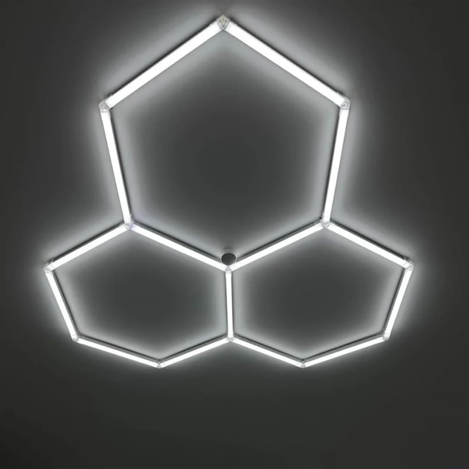 Plafonnier LED pour garage hexagonal qui supprime les ombres dans votre atelier