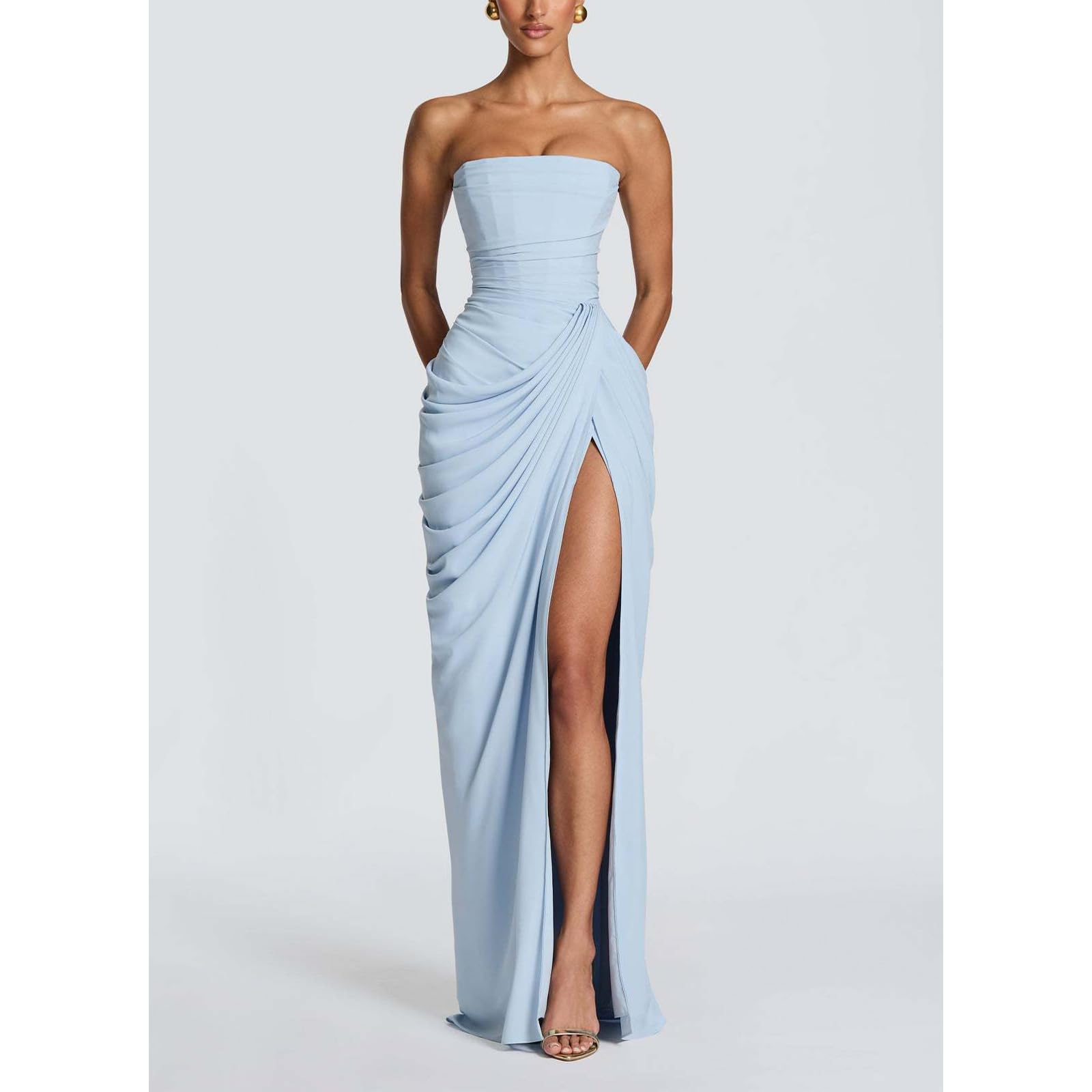 Generico Abito Lungo Elegante da Donna, Modello a Sirena con Corpetto Drappeggiato e Arricciato, Senza Spalline e con Profondo Spacco Laterale.