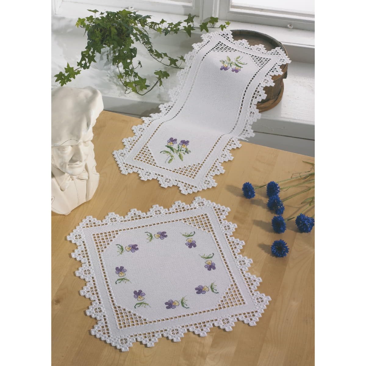 Permin Hardanger Tischdecke Stickpackung Hardanger Veilchen Zählmuster, Multifarbig