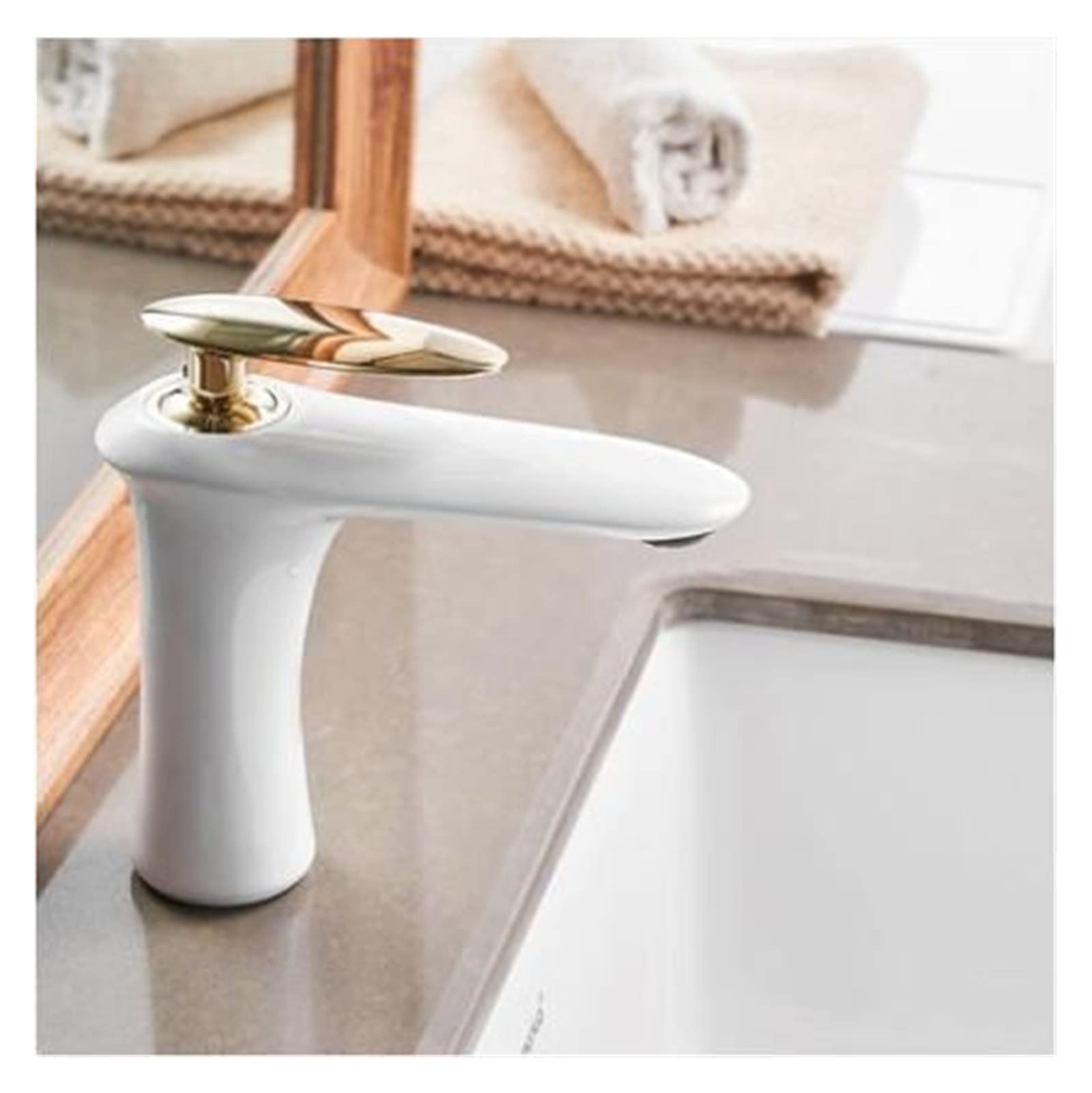 Robinet de lavabo en laiton blanc et or pour une salle de bain chic