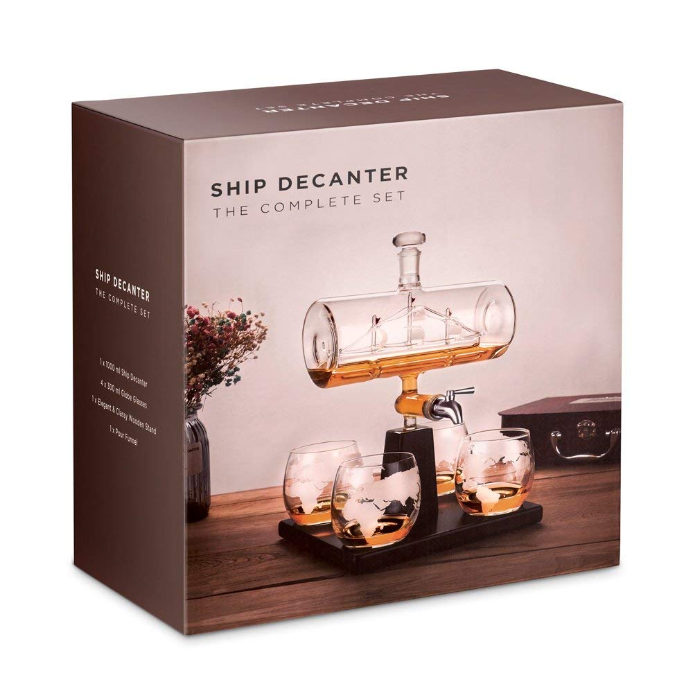 Maverton Decanter per Whisky in vetro - incisione personalizzata - Caraffa da 1000 ml con una nave all’interno + 4 Set bicchieri whisky - idea regalo per l’uomo - nobile