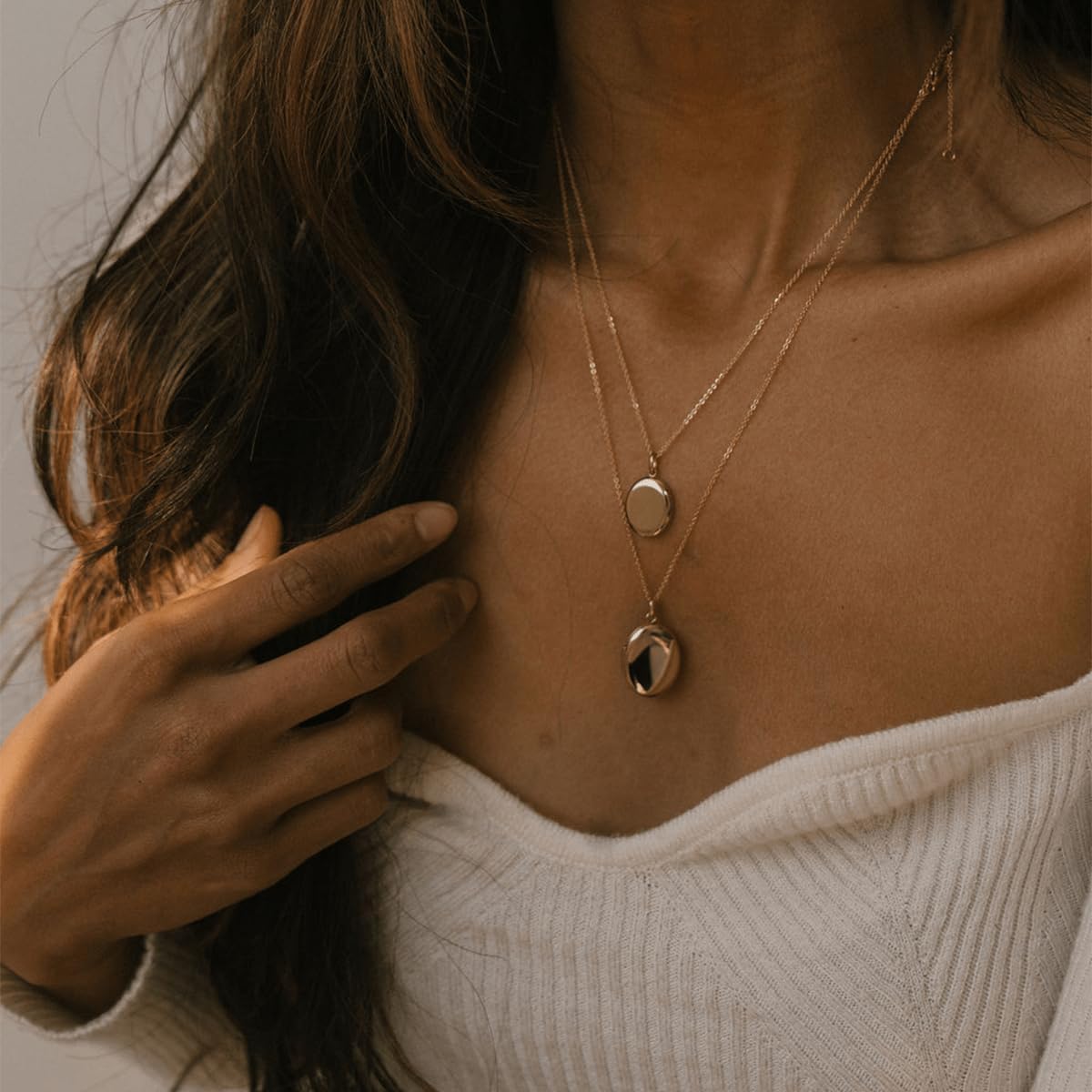 Made By Mary Mini Oval Locket Necklace – Petite Keepsake Locket Necklace for Women | Classic Handmade Memory Jewelry Gift | Everyday Elegant Pendant