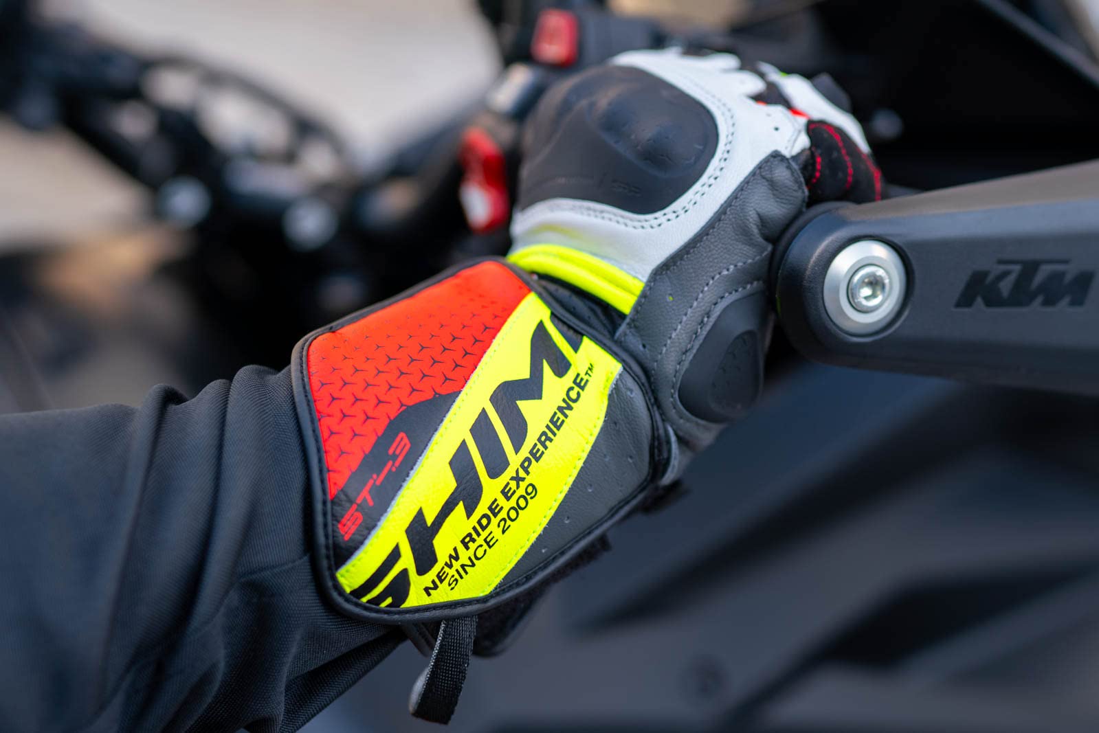 SHIMA St-3 Gants Moto Homme | Gants Touchscreen, D'été, Sport et Cuir avec Protecteur de Jointure en Carbone, Glissières Mains et Doigts, Paume Renforcée (Blanc/Rouge, 3XL)