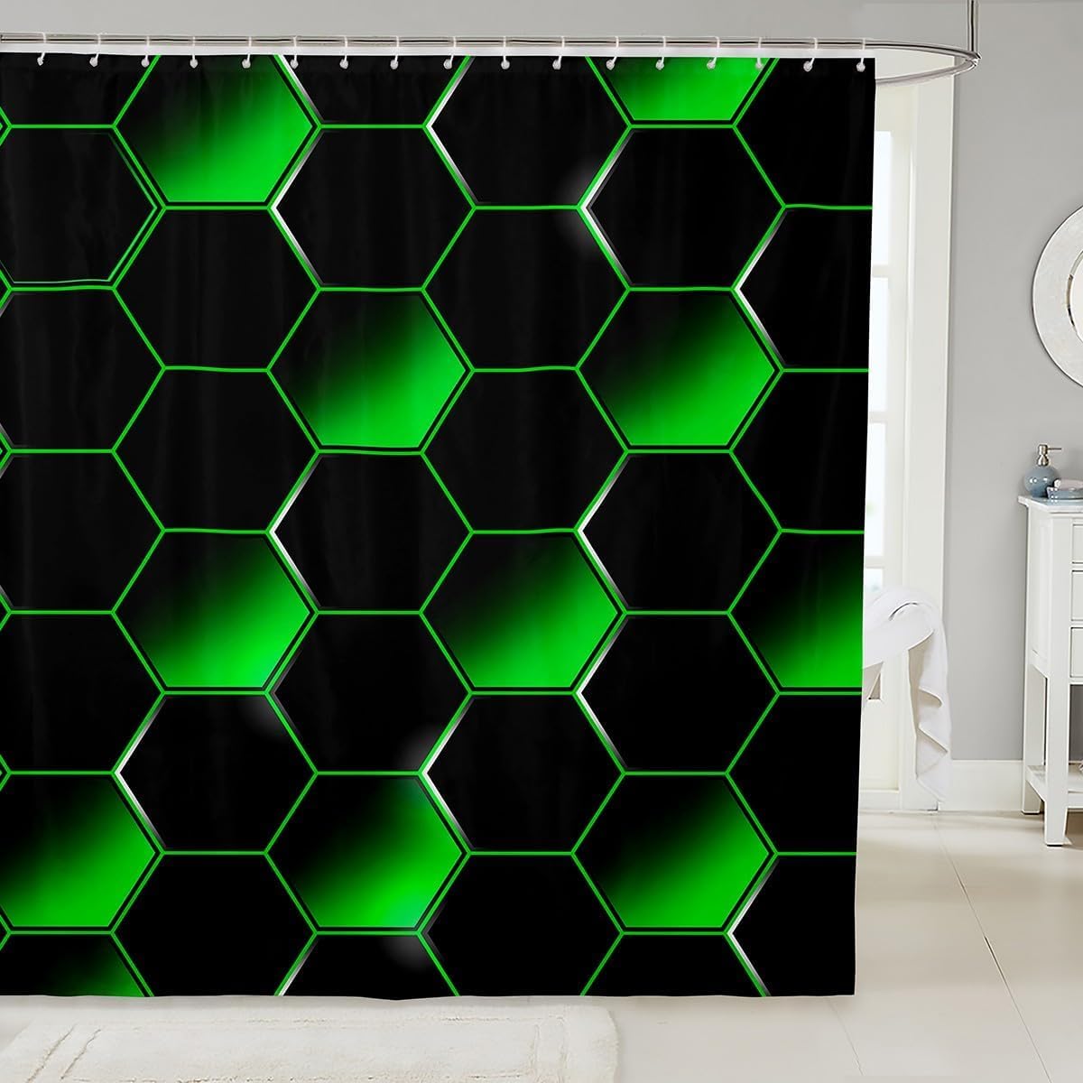 Rideau douche géométrique vert pour transformer votre salle de bain en oasis