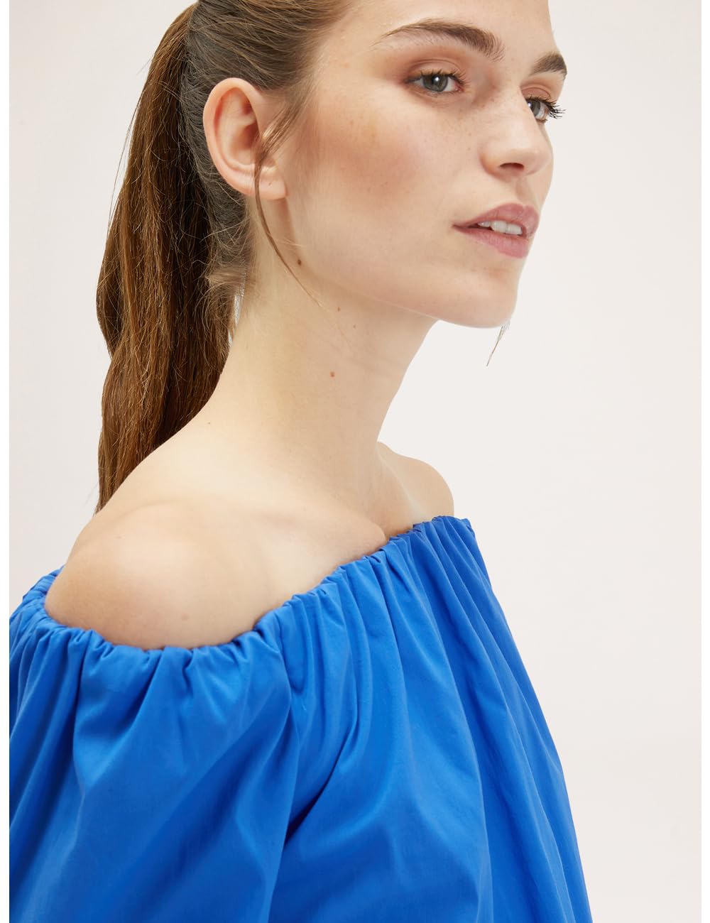 Motivi: Blusa con Scollo Elastico off-Shoulder Stagione Primavera Estate 2024.