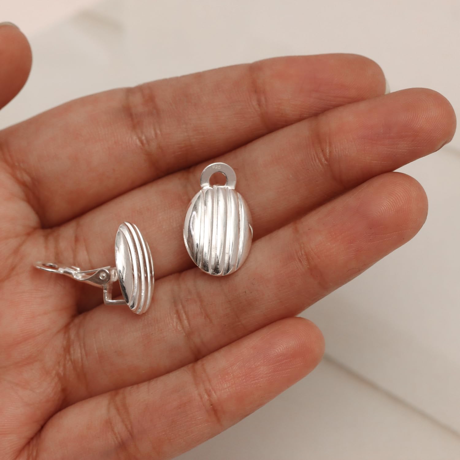 LeCalla Clip-Ohrstecker aus 925 Sterlingsilber | Kleine bis mittelgroße Halbcreolen für Damen ohne Ohrlöcher | Elegante Clip-Ohrringe für Frauen